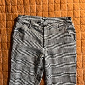 Hot Topic - 30 - Skinny black and white plaid/glen check patterned pants